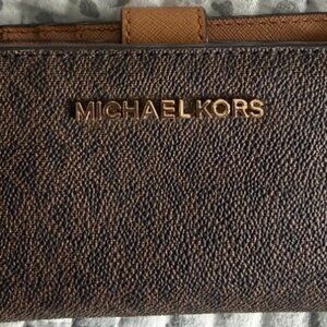 Michael Kors Jet Set Medium Wallet (NWOT)